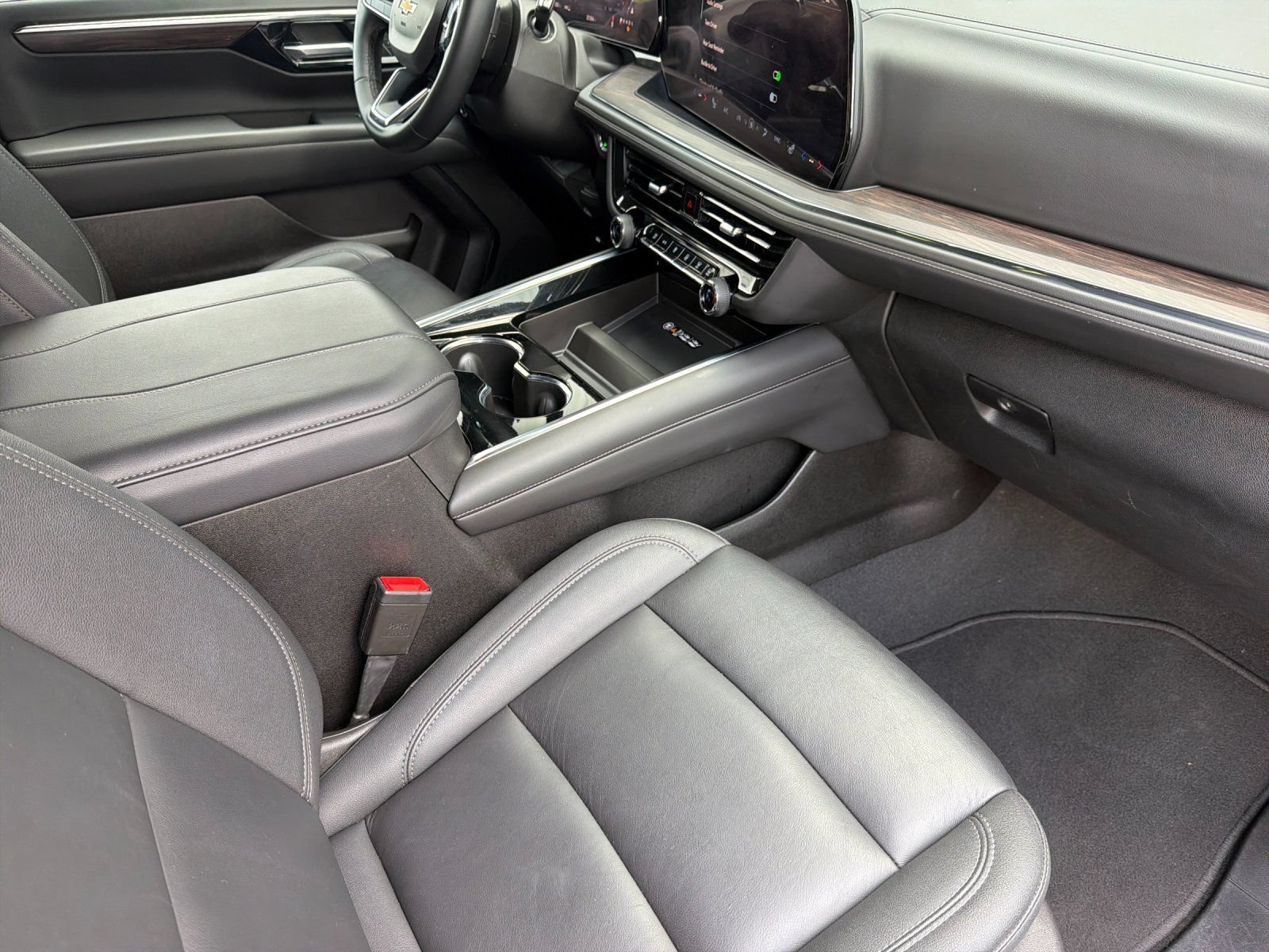 Used 2025 Chevrolet Tahoe LT AWD/4WD image 17