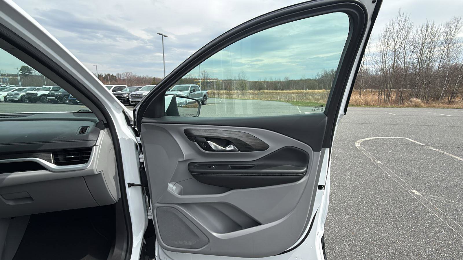 Used 2024 GMC Terrain SLT FWD image 16