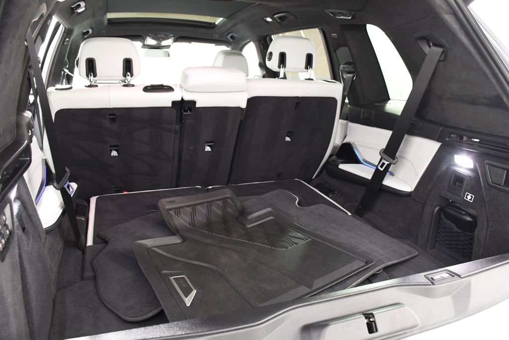 Used 2024 BMW X7 xDrive40i w/ Premium Package image 24