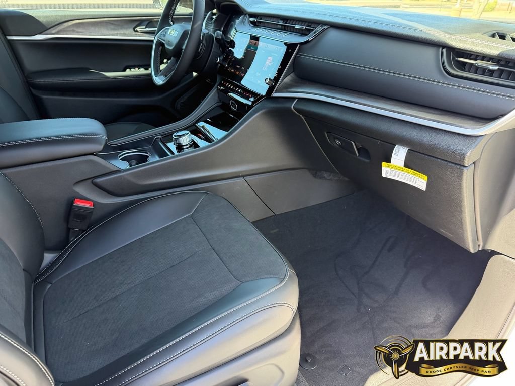 New 2026 Jeep Grand Cherokee Altitude RWD image 13