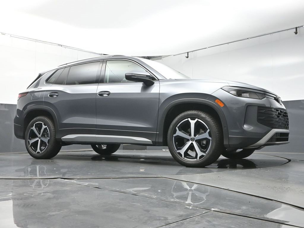 New 2025 Volkswagen Tiguan SE image 36