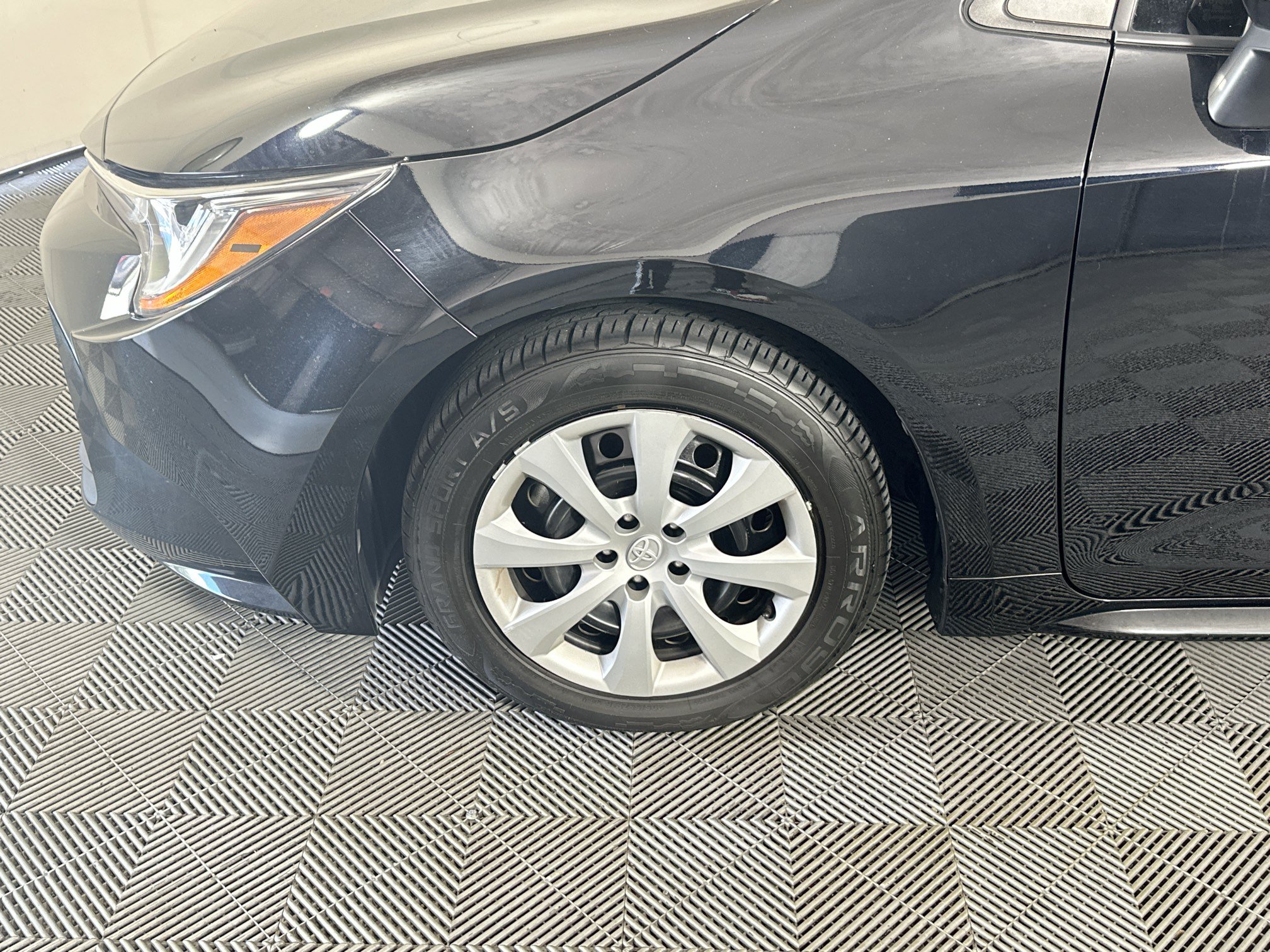 Used 2023 Toyota Corolla LE FWD image 11