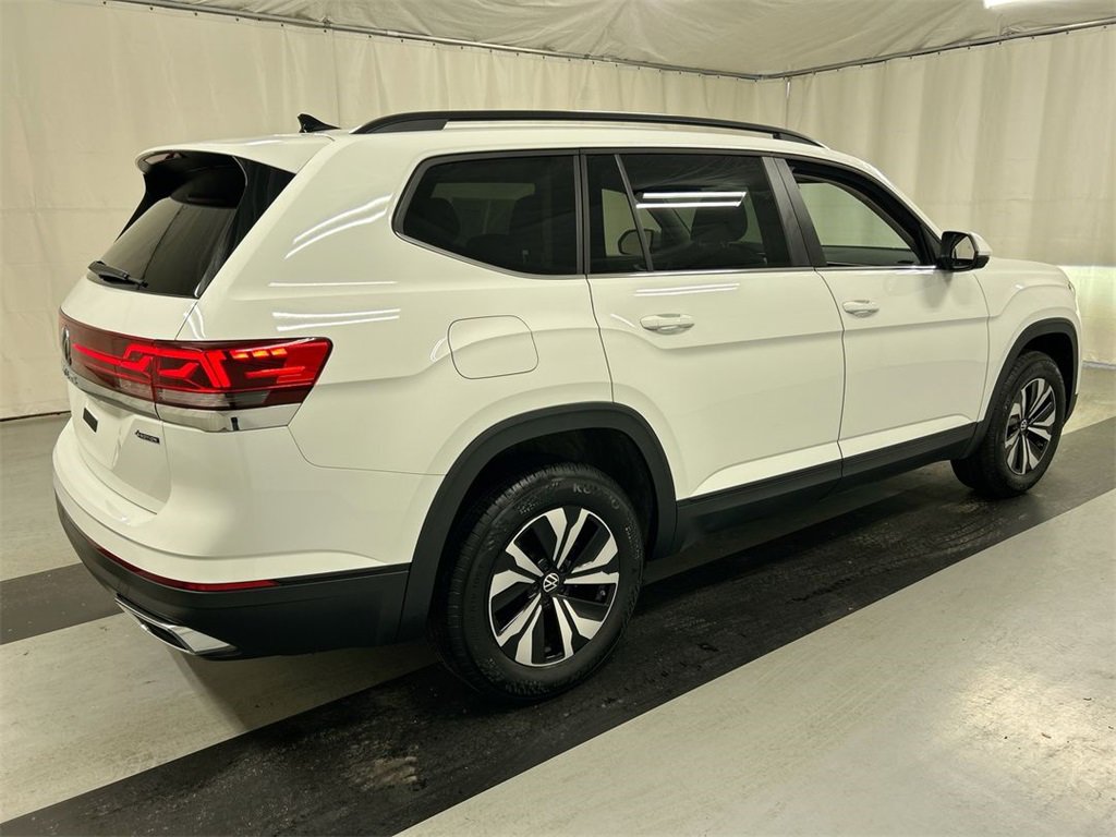 Certified 2025 Volkswagen Atlas SE image 2