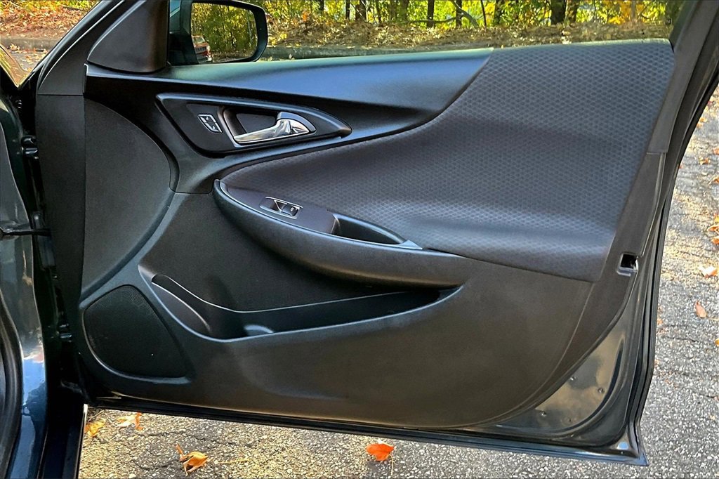 Certified 2021 Chevrolet Malibu RS w/ LPO, Floor Liner Package image 25