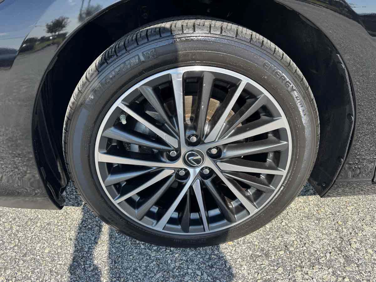 Used 2023 Lexus ES 350 w/ Premium Package FWD image 32