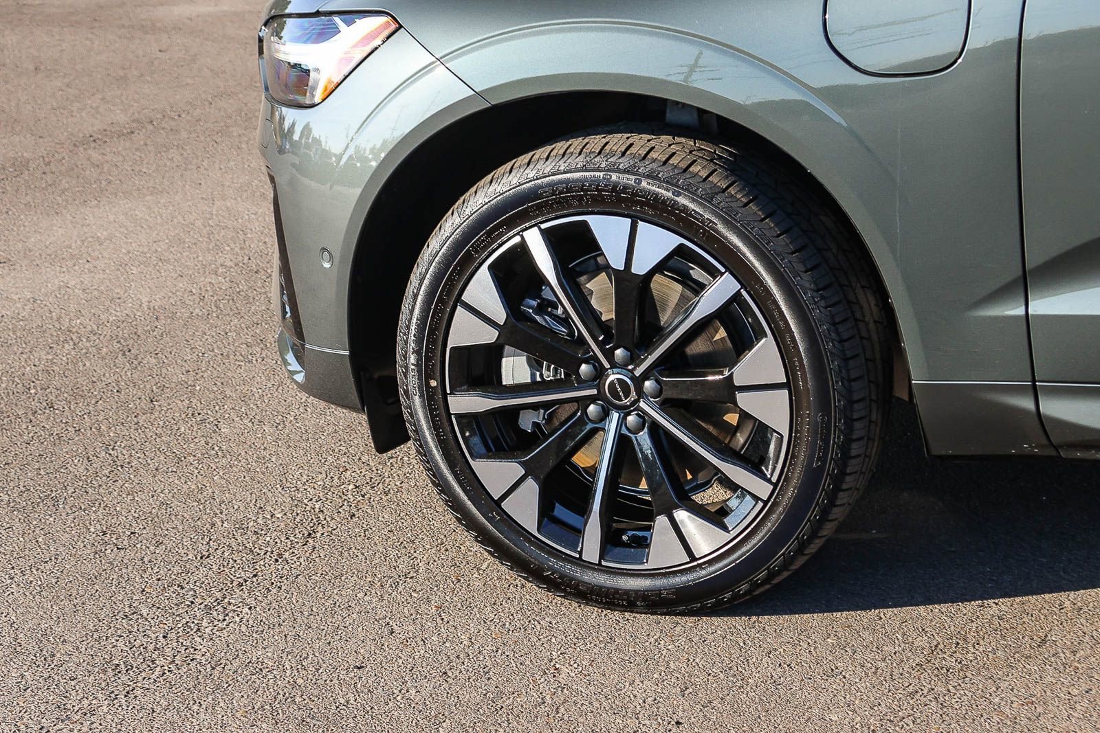 New 2026 Volvo XC60 T8 Plus w/ Climate Package image 9