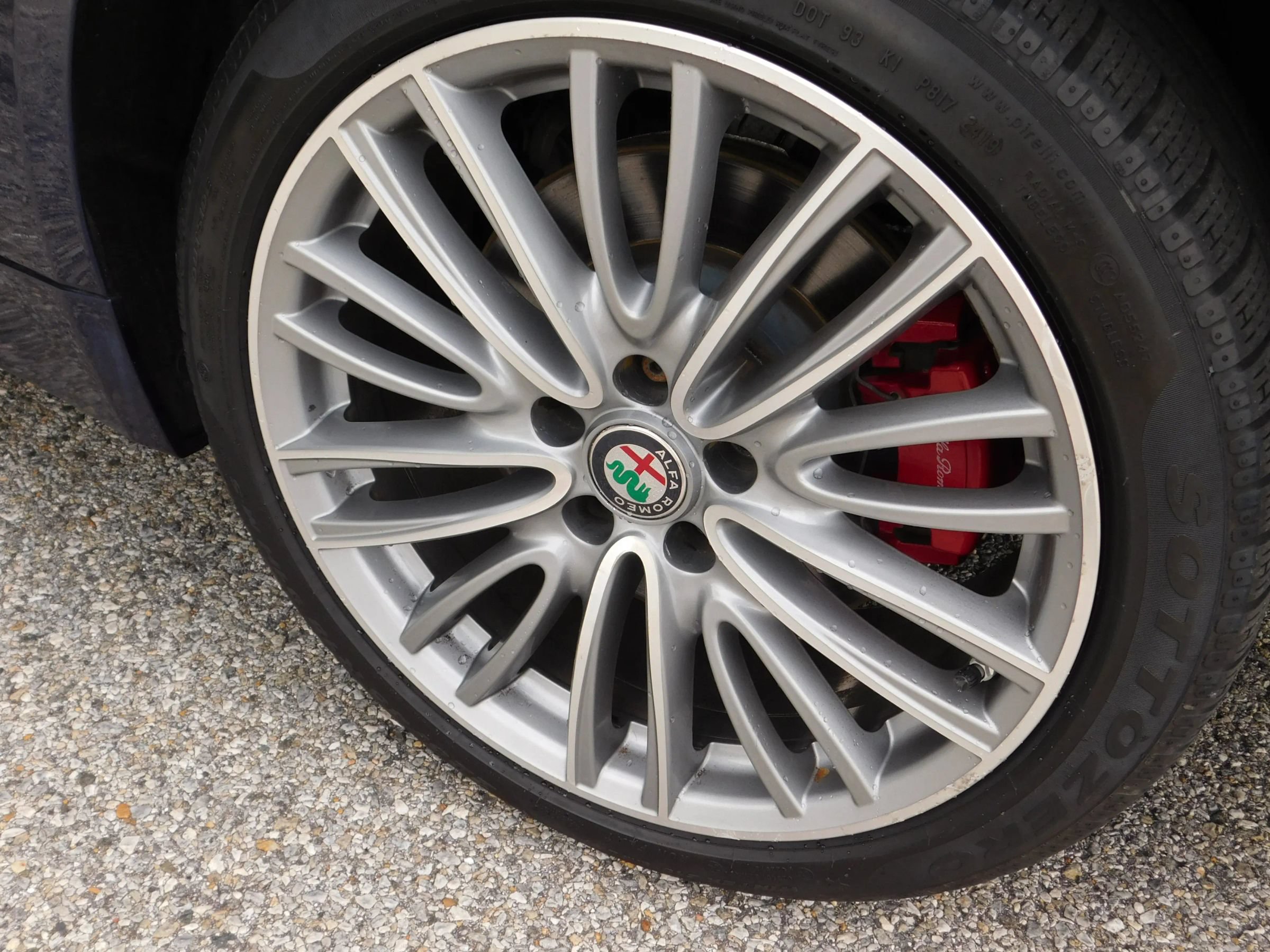 Used 2018 Alfa Romeo Giulia Ti Sport w/ Quick Order Package 22S Sport AWD/4WD image 11