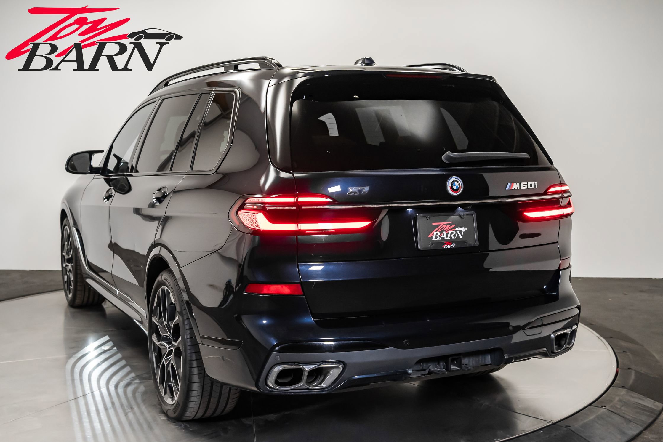 Used 2023 BMW X7 M60i w/ Executive Package image 11