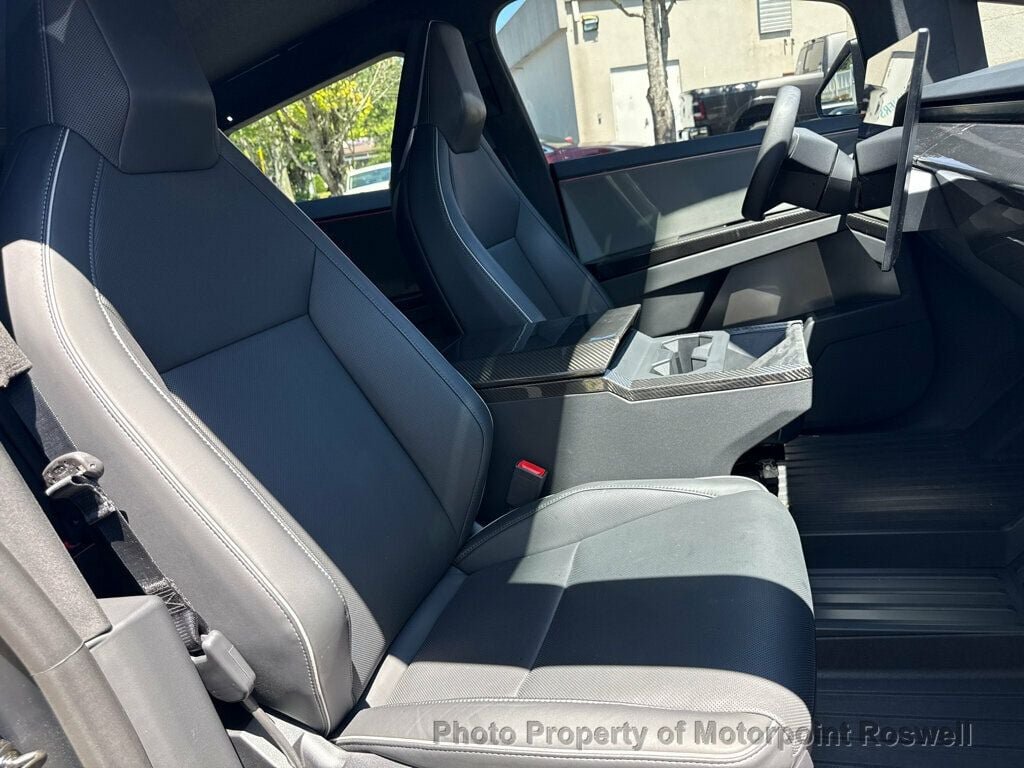 Used 2024 Tesla Cybertruck AWD Crew Cab image 22
