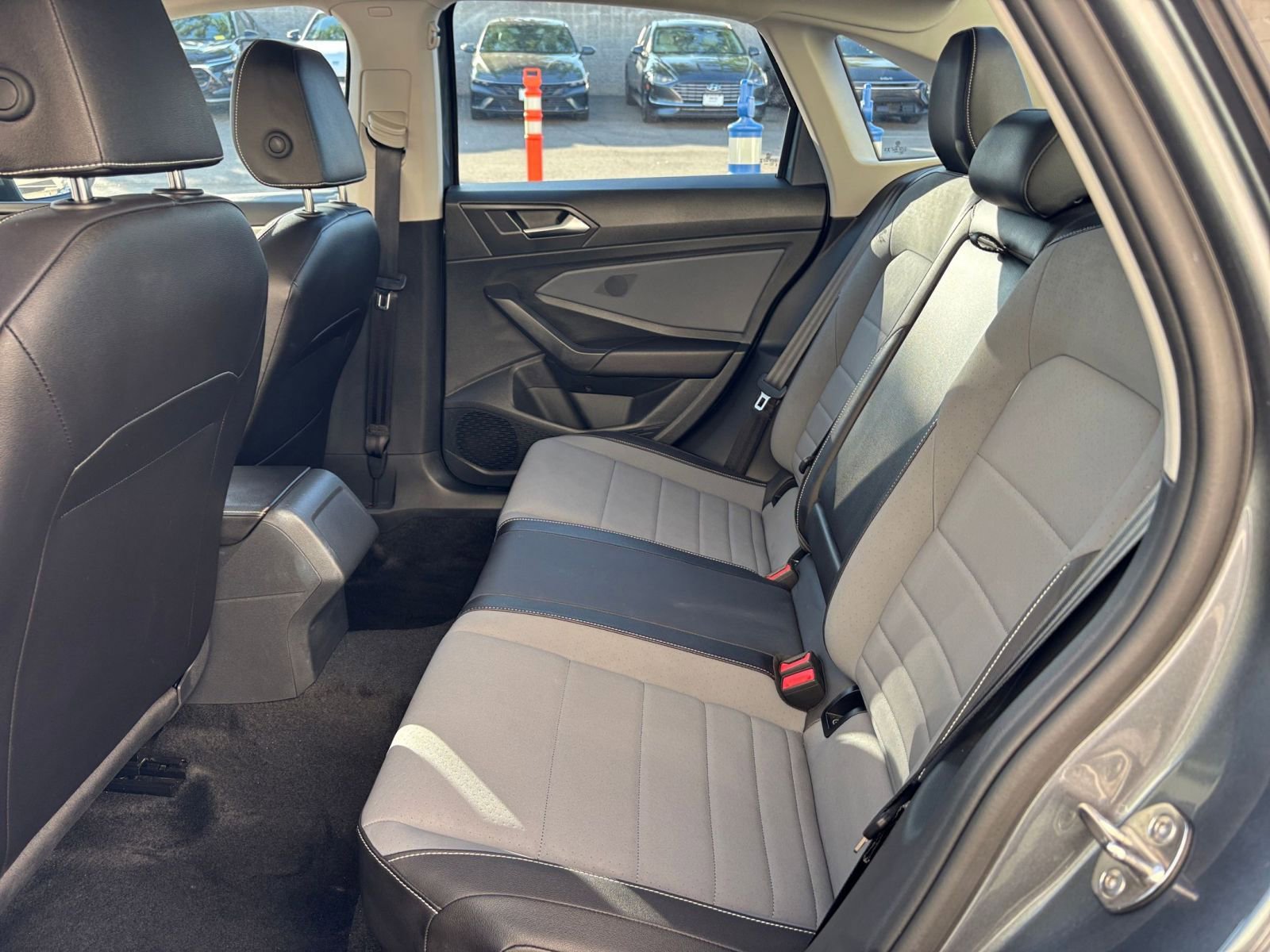 Used 2025 Volkswagen Jetta SE image 25