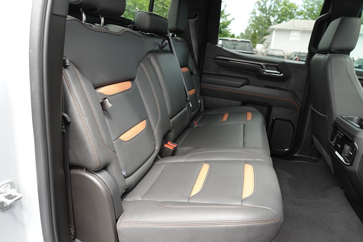 Used 2025 GMC Sierra 1500 AT4 w/ Technology Package AWD/4WD image 39