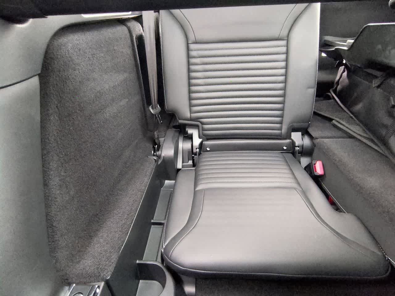 Used 2025 Land Rover Discovery Dynamic SE image 22