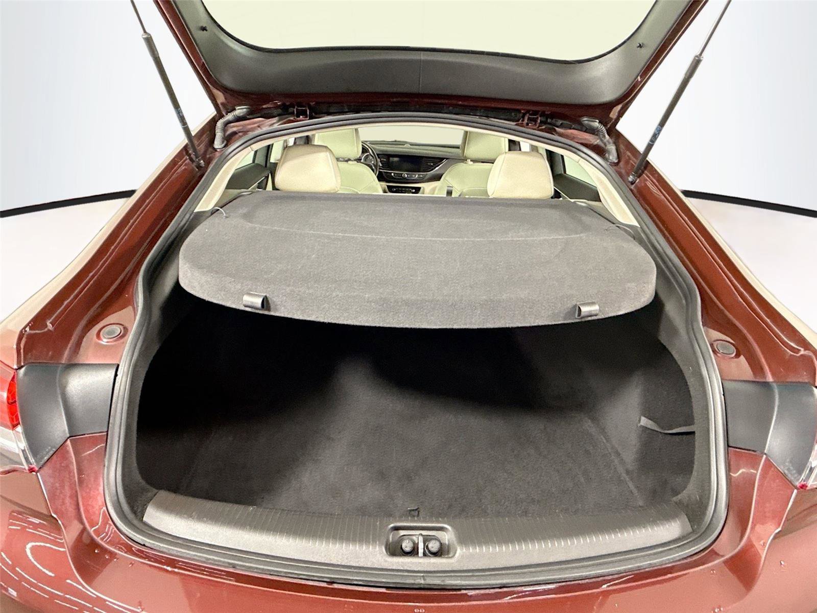 Used 2018 Buick Regal Essence w/ Driver Confidence Package #1 image 20