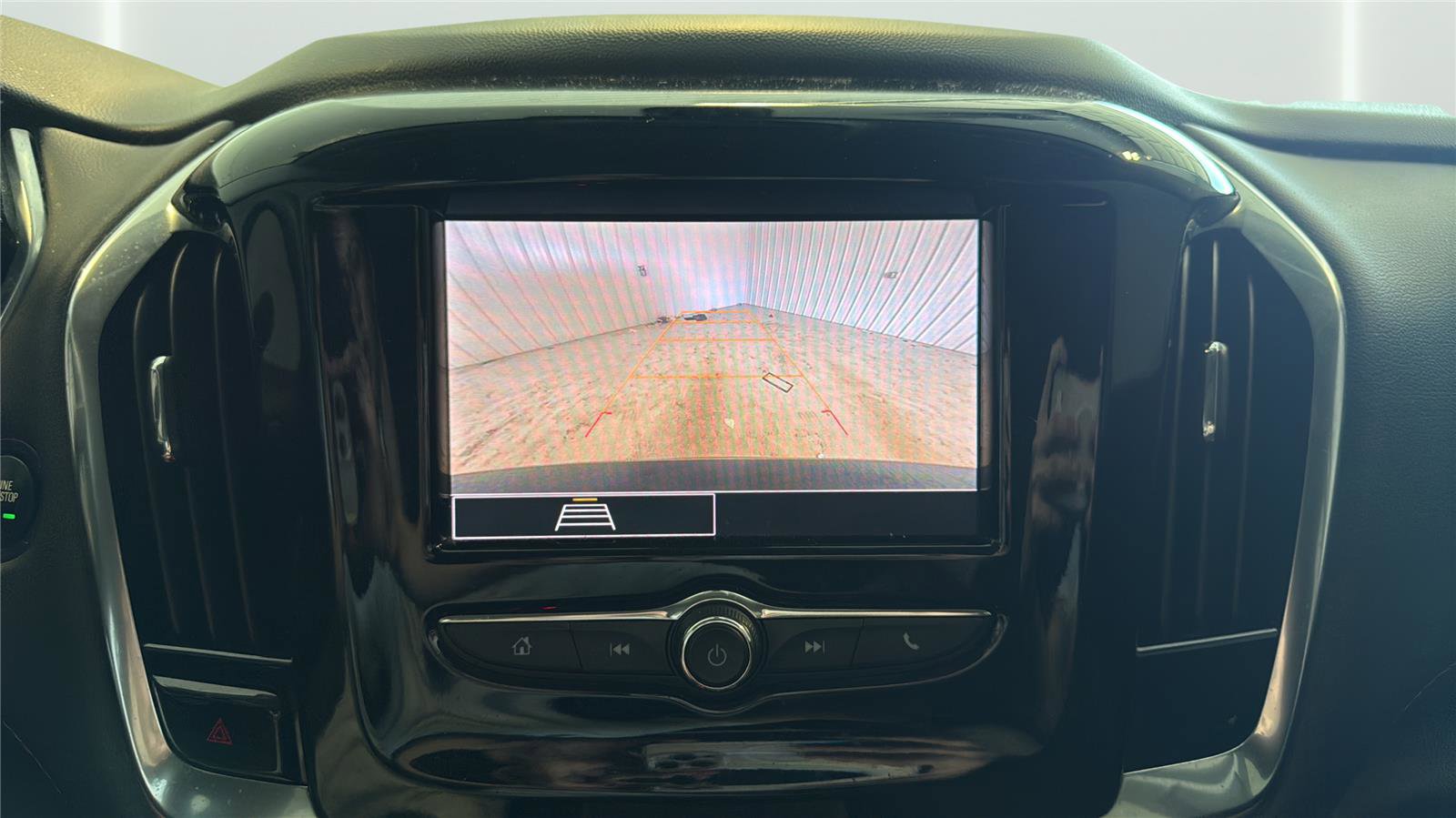 Used 2021 Chevrolet Traverse LS image 18