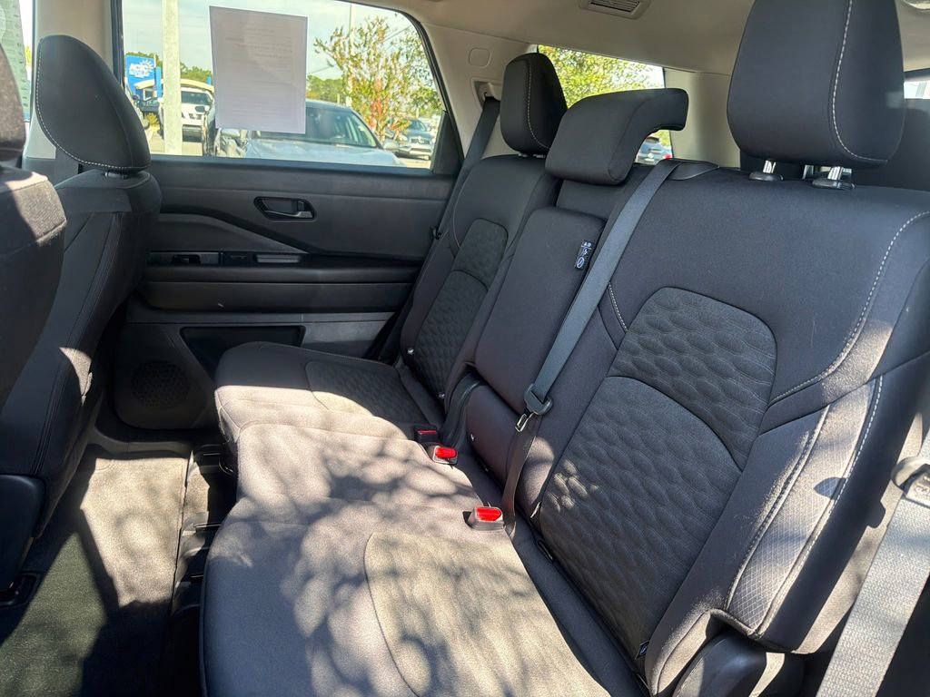 Used 2024 Nissan Pathfinder SV image 22