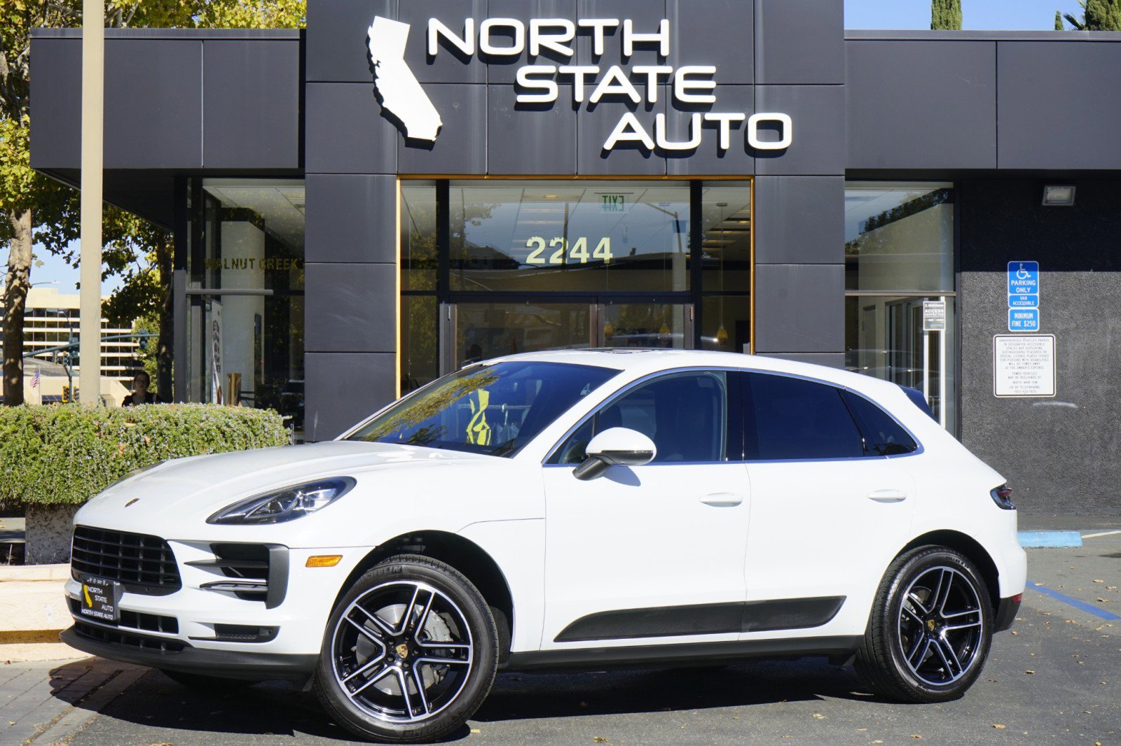 Used 2020 Porsche Macan S image 2