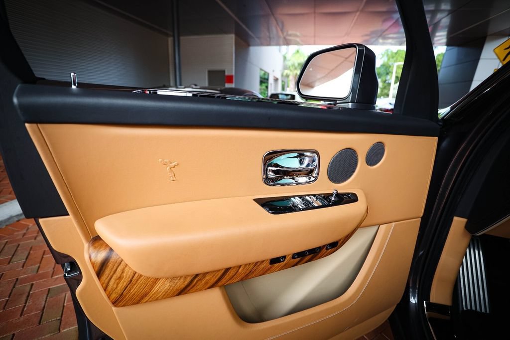 Used 2022 Rolls-Royce Cullinan AWD/4WD image 38