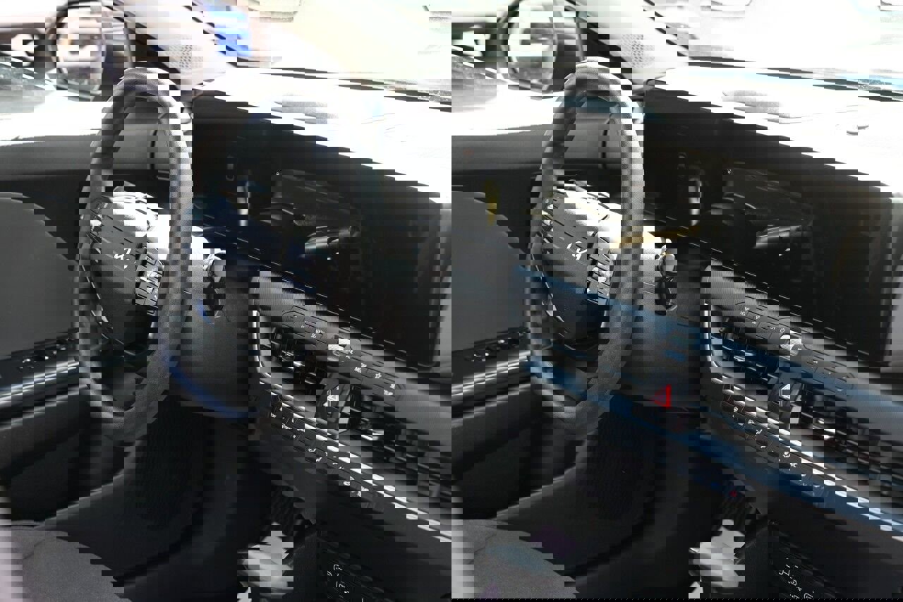 Used 2025 Kia K4 LXS image 17