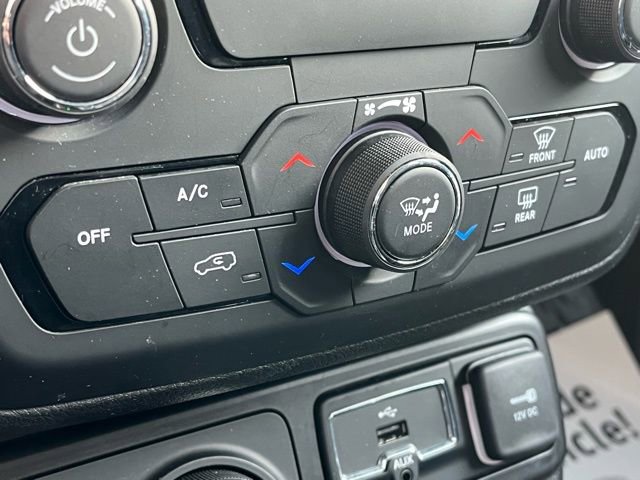 Used 2020 Jeep Renegade Latitude w/ Cold Weather Group image 17