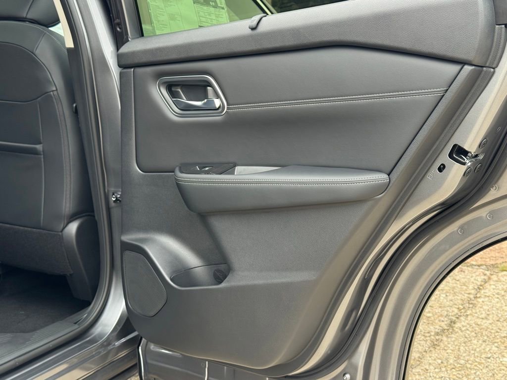 New 2026 Nissan Rogue Platinum image 23