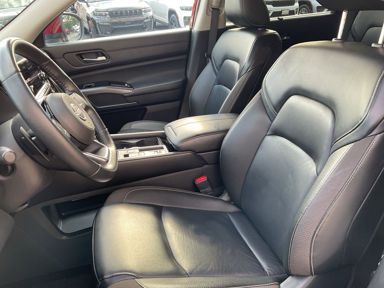 Used 2024 Nissan Pathfinder SL FWD image 22