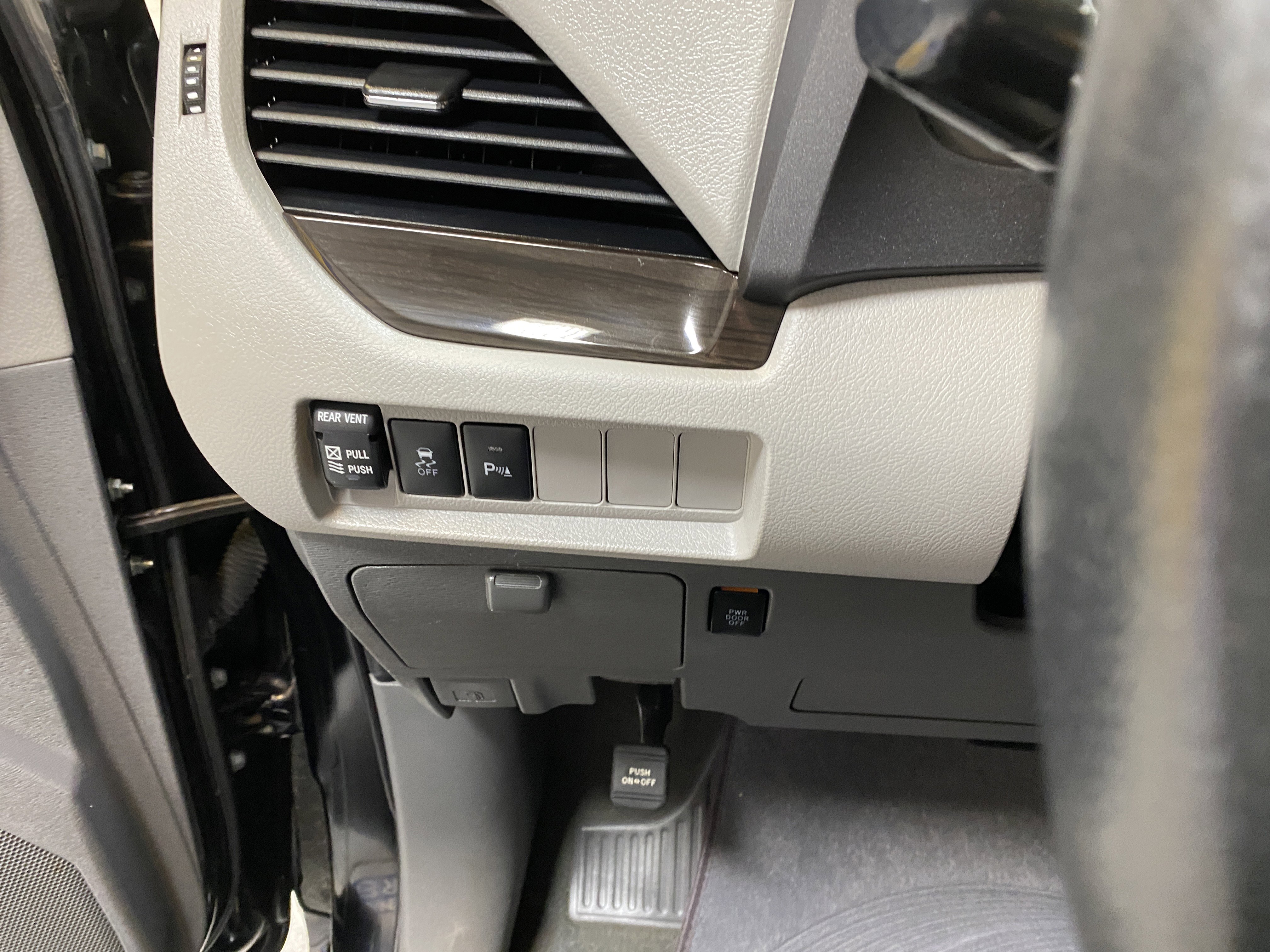 Used 2020 Toyota Sienna XLE w/ XLE Navigation Package image 35