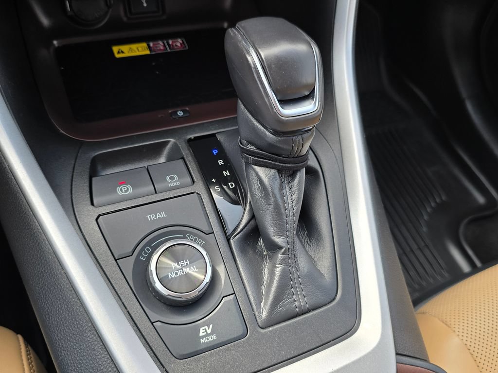 Used 2022 Toyota RAV4 Limited AWD/4WD image 31