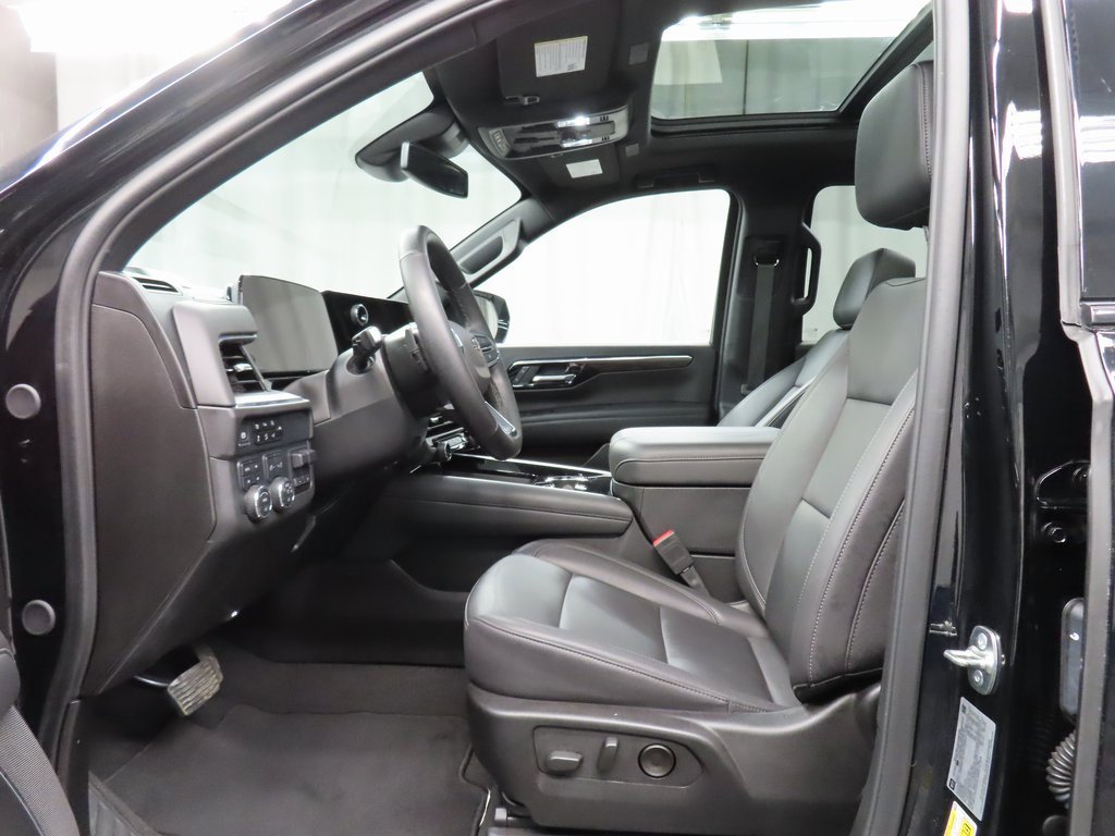 Used 2025 Chevrolet Suburban Z71 image 9