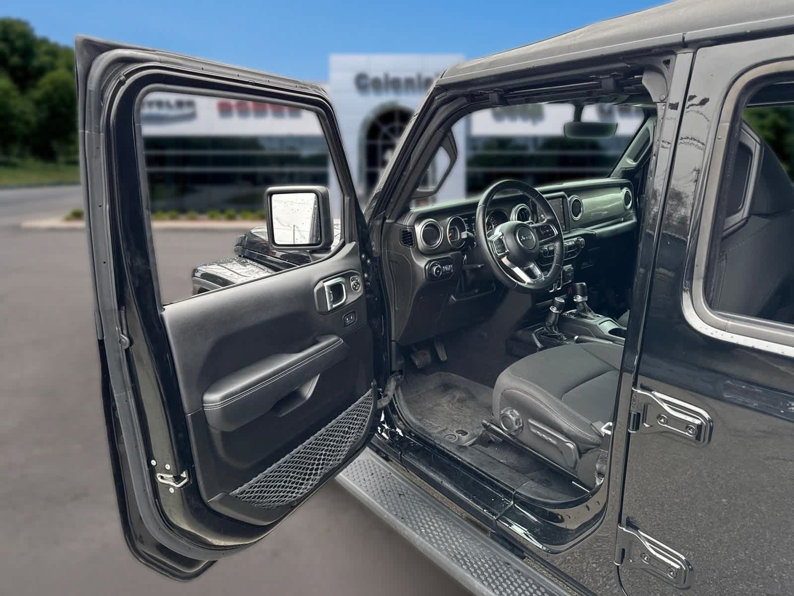 Used 2022 Jeep Wrangler Unlimited Sahara AWD/4WD image 10