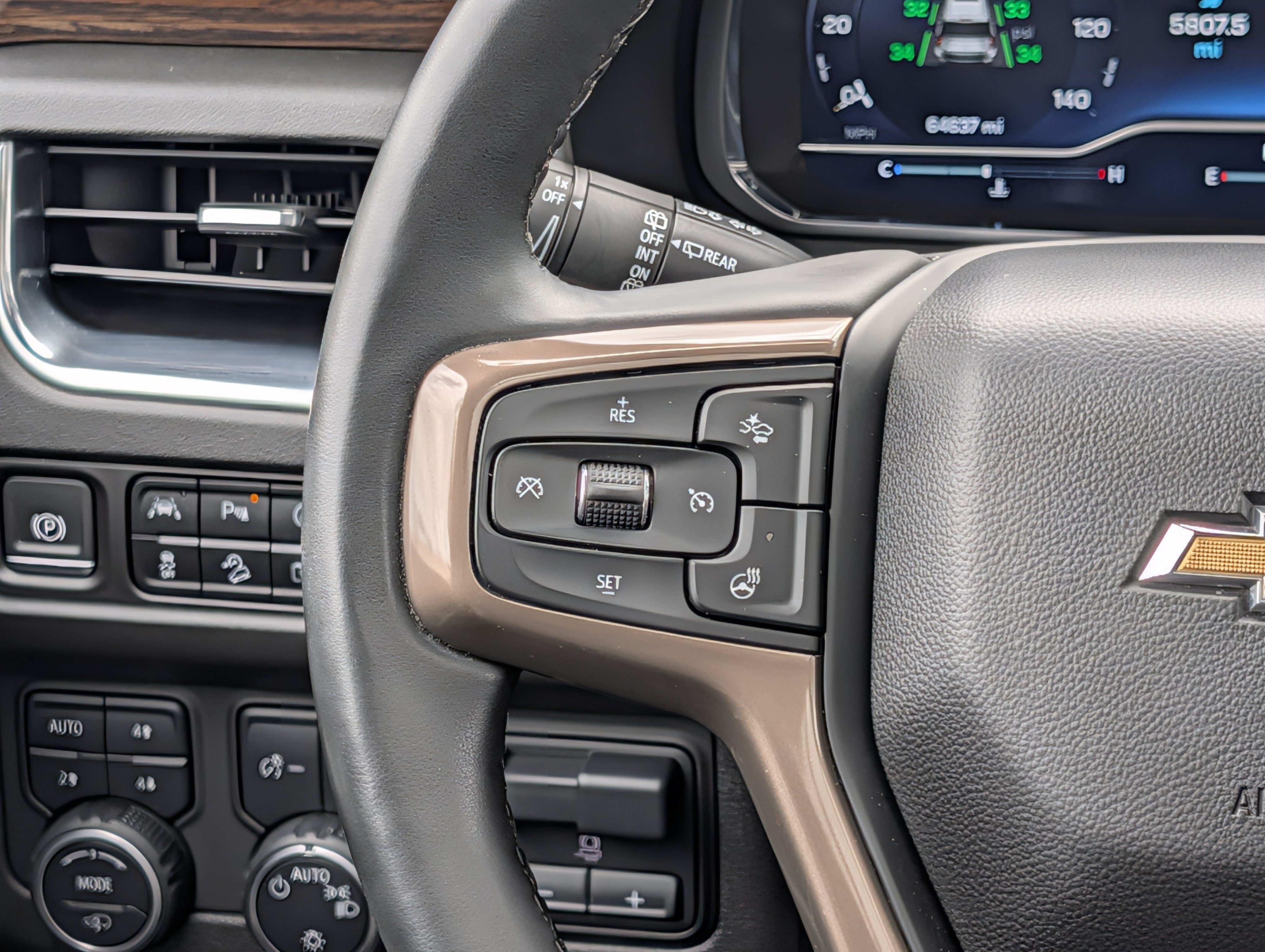 Used 2023 Chevrolet Suburban High Country w/ LPO, Illumination Package AWD/4WD image 22