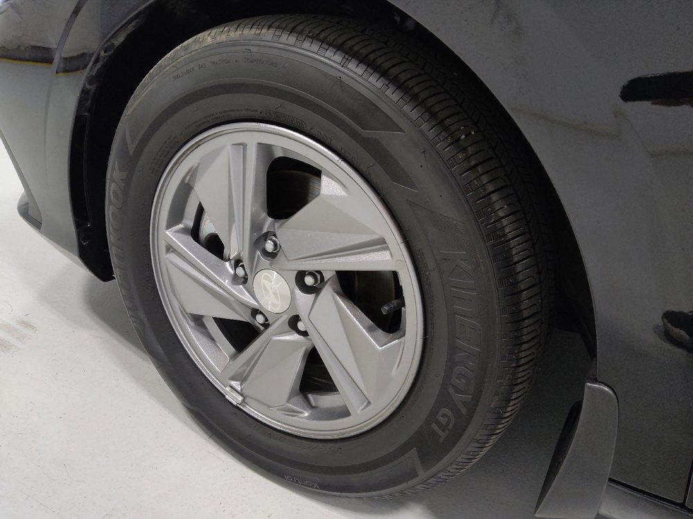 Used 2025 Hyundai Elantra SE image 31