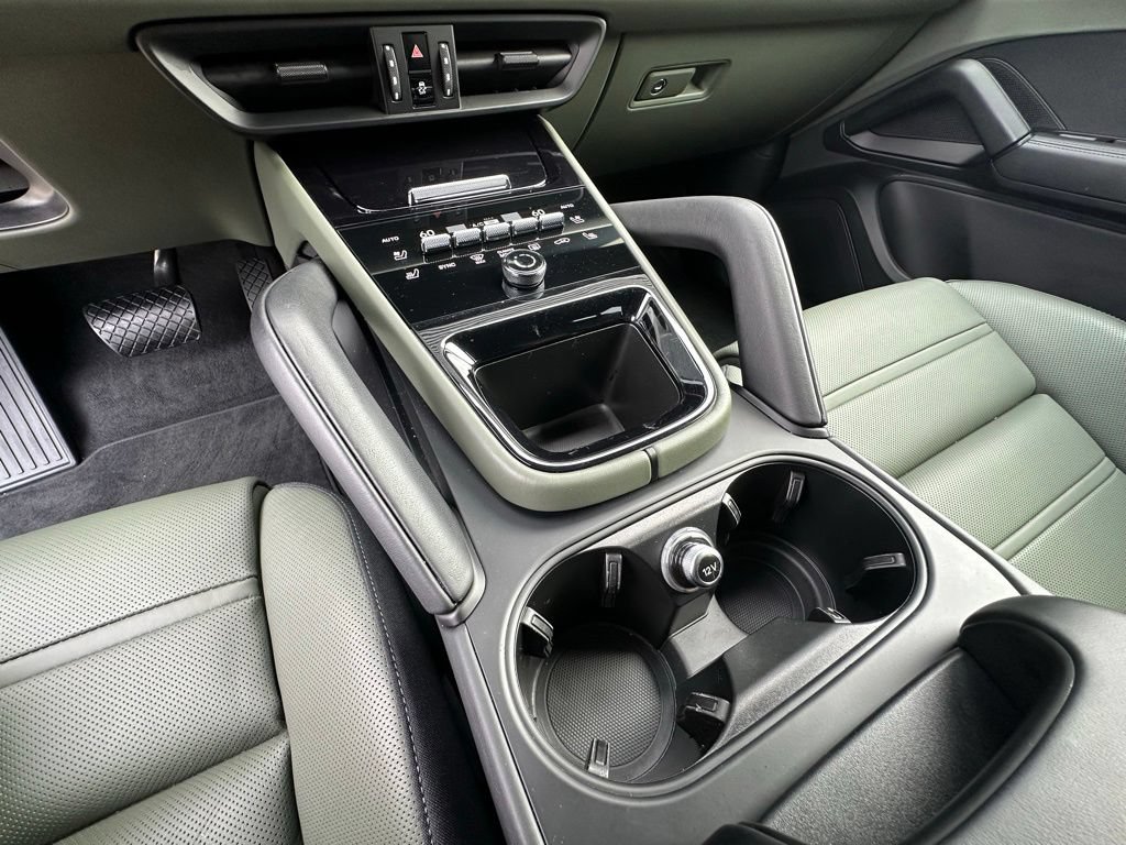 Certified 2024 Porsche Cayenne AWD/4WD image 35