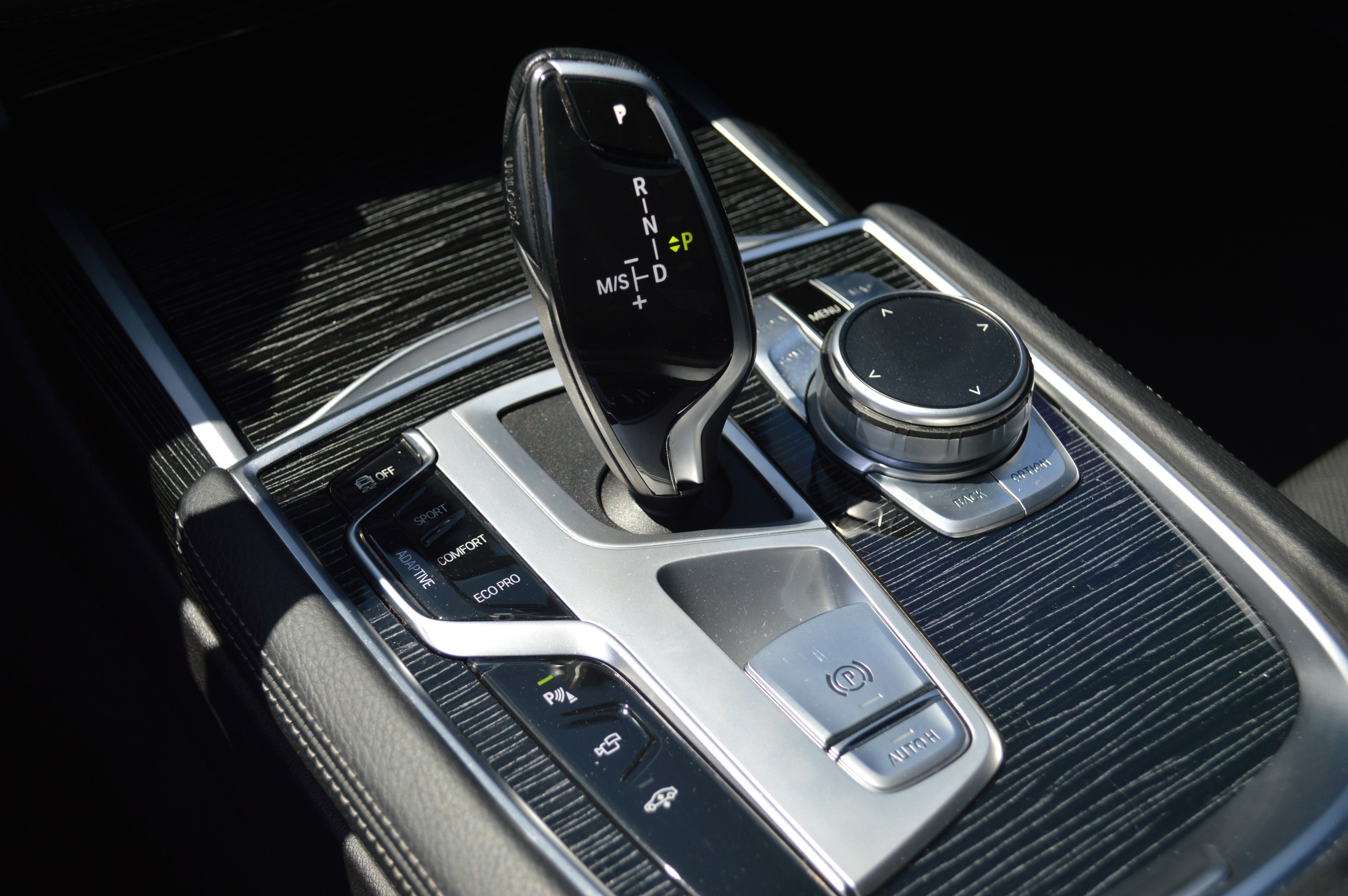 Used 2022 BMW 740i w/ M Sport Package image 23