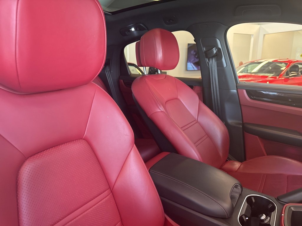 Used 2022 Porsche Cayenne Coupe image 24