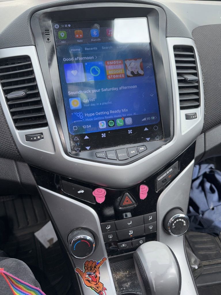 Used 2015 Chevrolet Cruze LT w/ Technology Package image 2