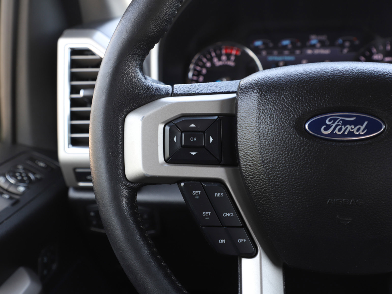 Used 2017 Ford F350 Lariat AWD/4WD image 28