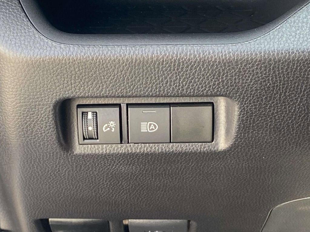 Used 2025 Toyota RAV4 LE FWD image 27