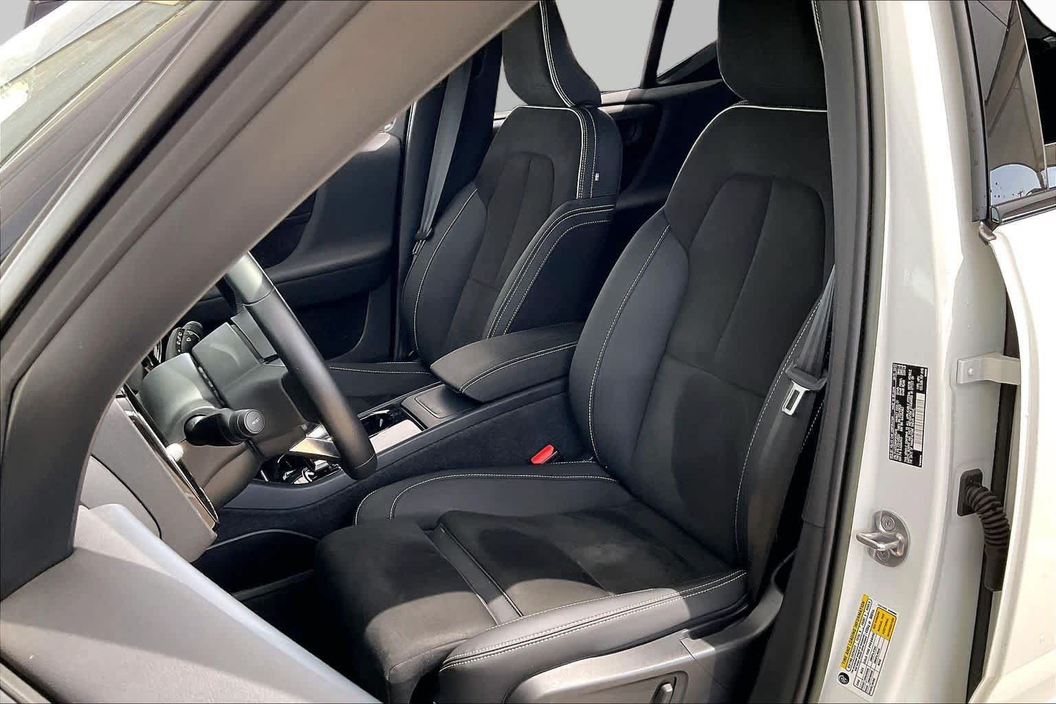 Used 2023 Volvo XC40 Recharge Ultimate AWD/4WD image 7