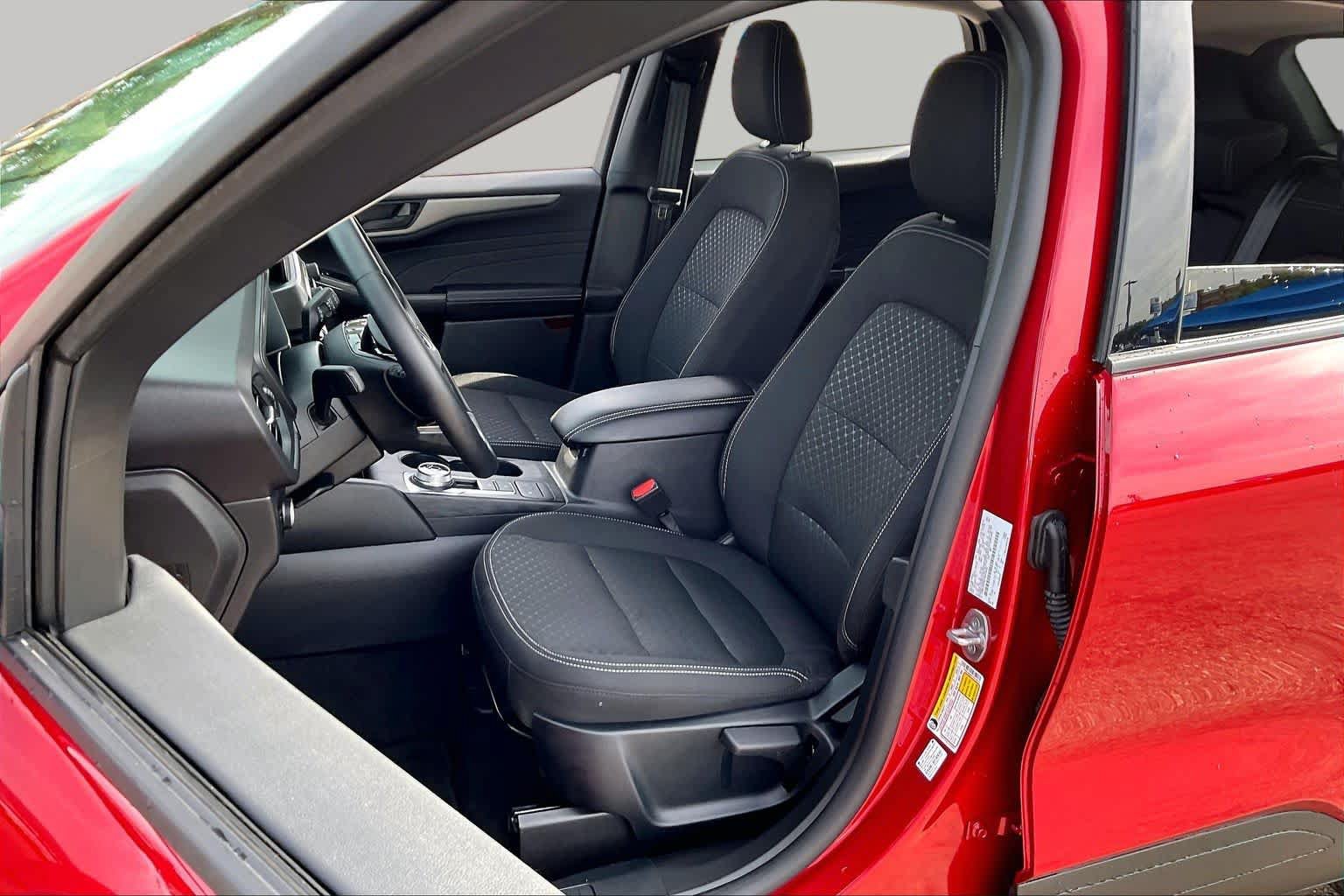 Used 2026 Ford Escape Active w/ Cold Weather Package FWD image 8