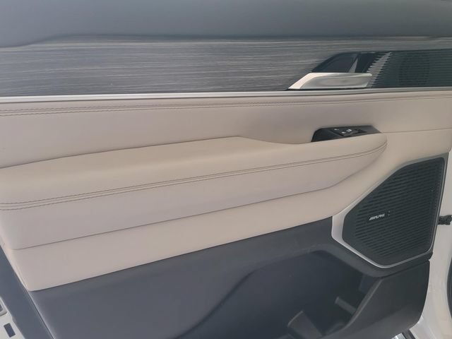 Certified 2023 Jeep Wagoneer L Series II AWD/4WD image 15
