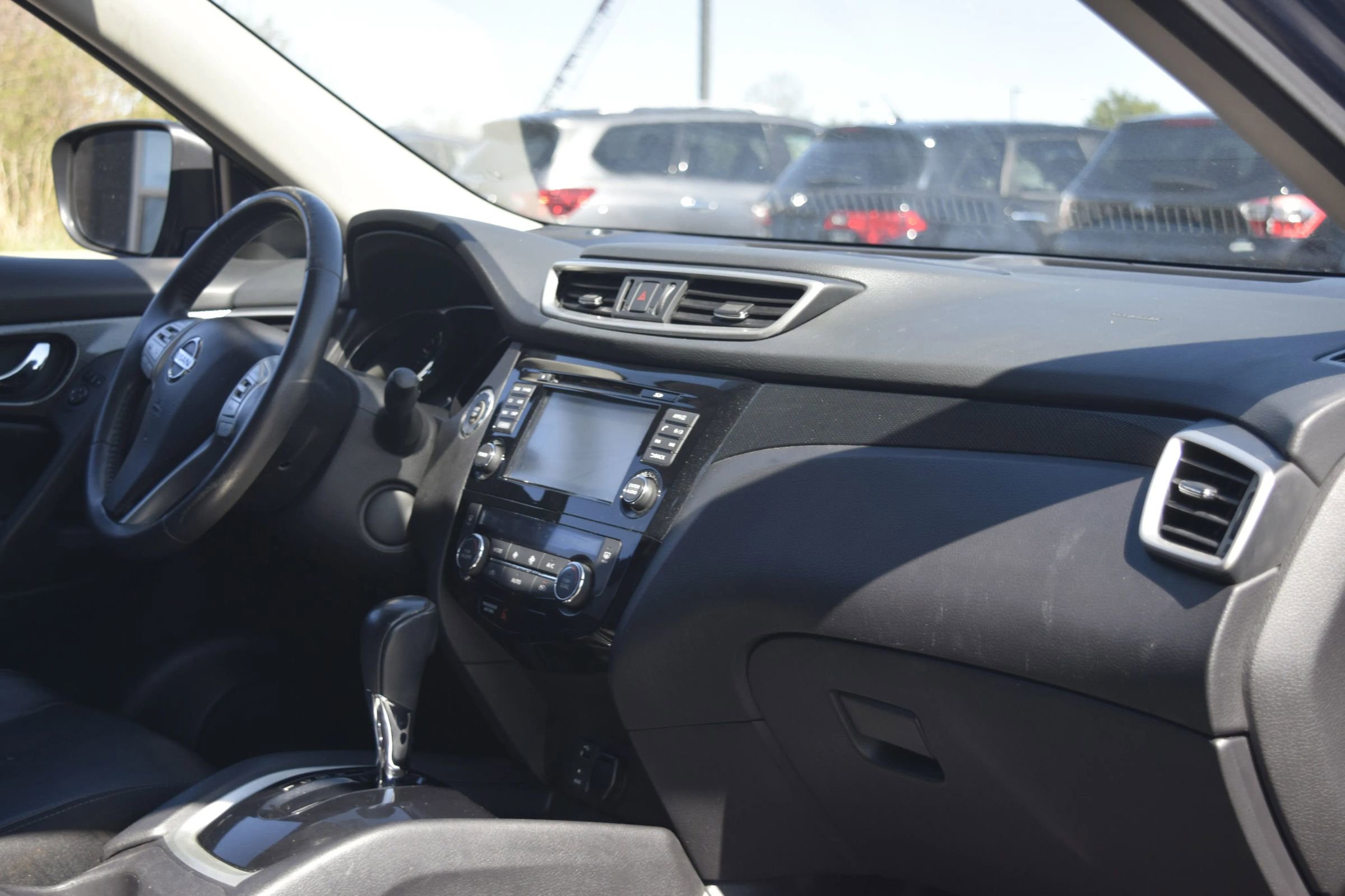 Used 2015 Nissan Rogue SL image 10