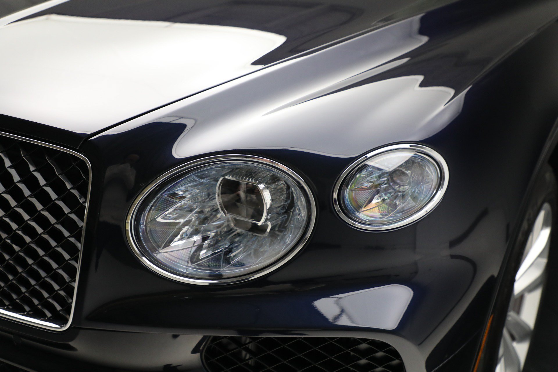 Used 2024 Bentley Bentayga Extended Wheelbase AWD/4WD image 41