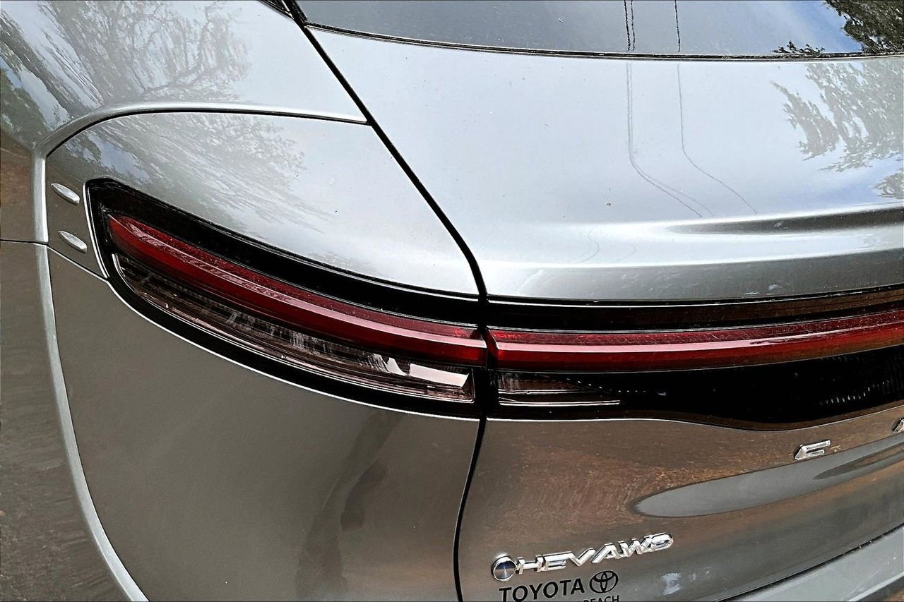 Used 2025 Toyota Crown Limited w/ Advanced Technology Package AWD/4WD image 20