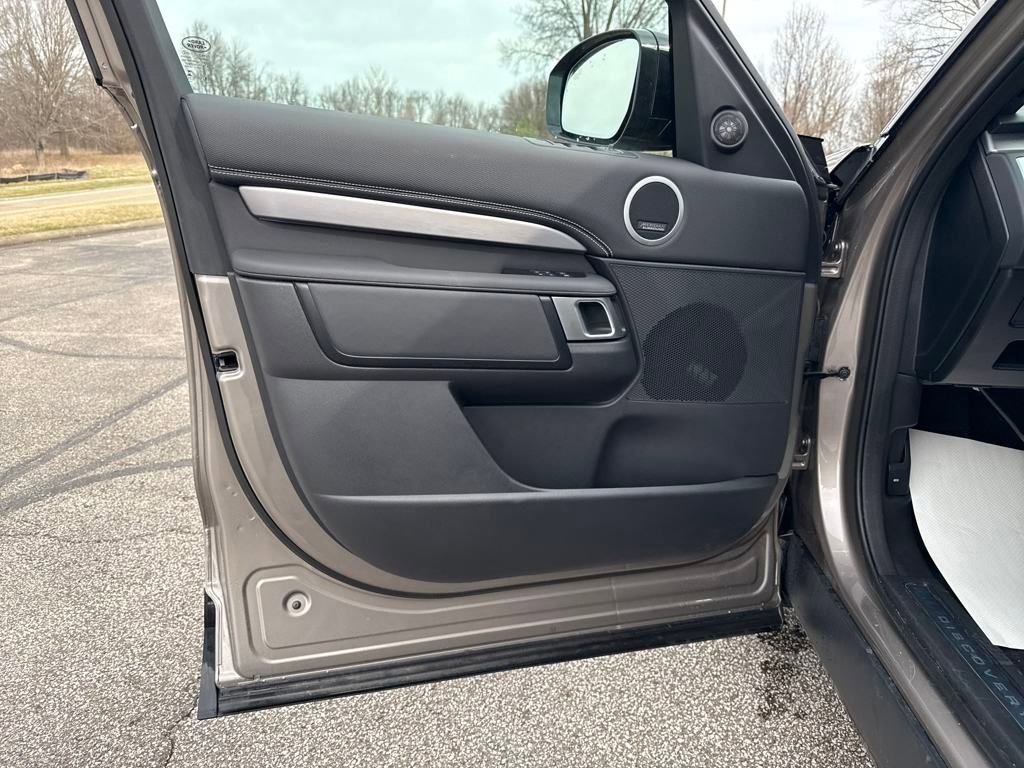 New 2024 Land Rover Discovery Dynamic SE image 10