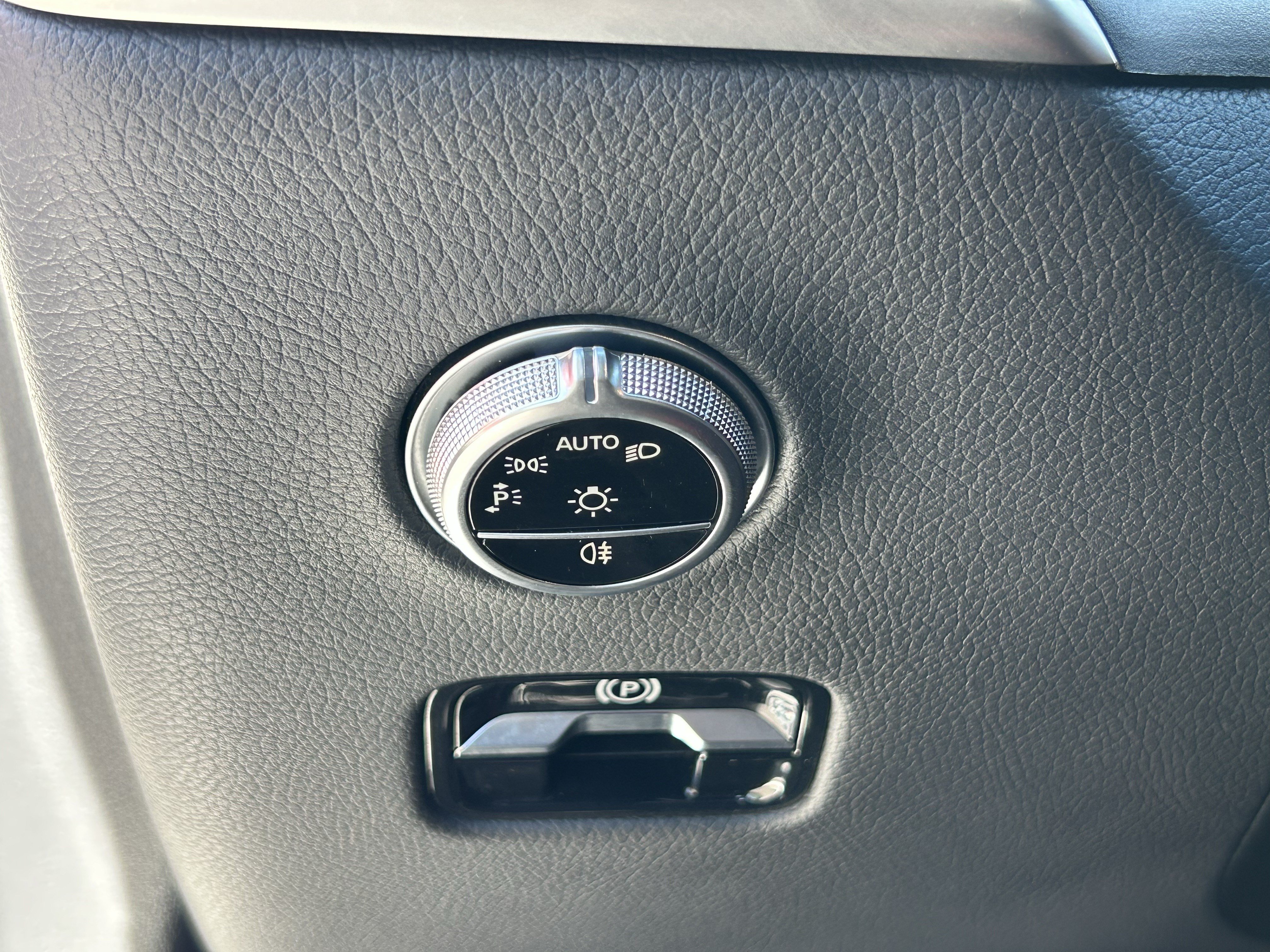 Used 2025 Mercedes-Benz GLC 300 image 20