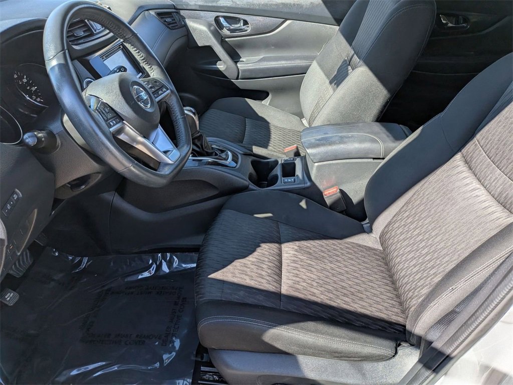 Used 2017 Nissan Rogue SV image 12