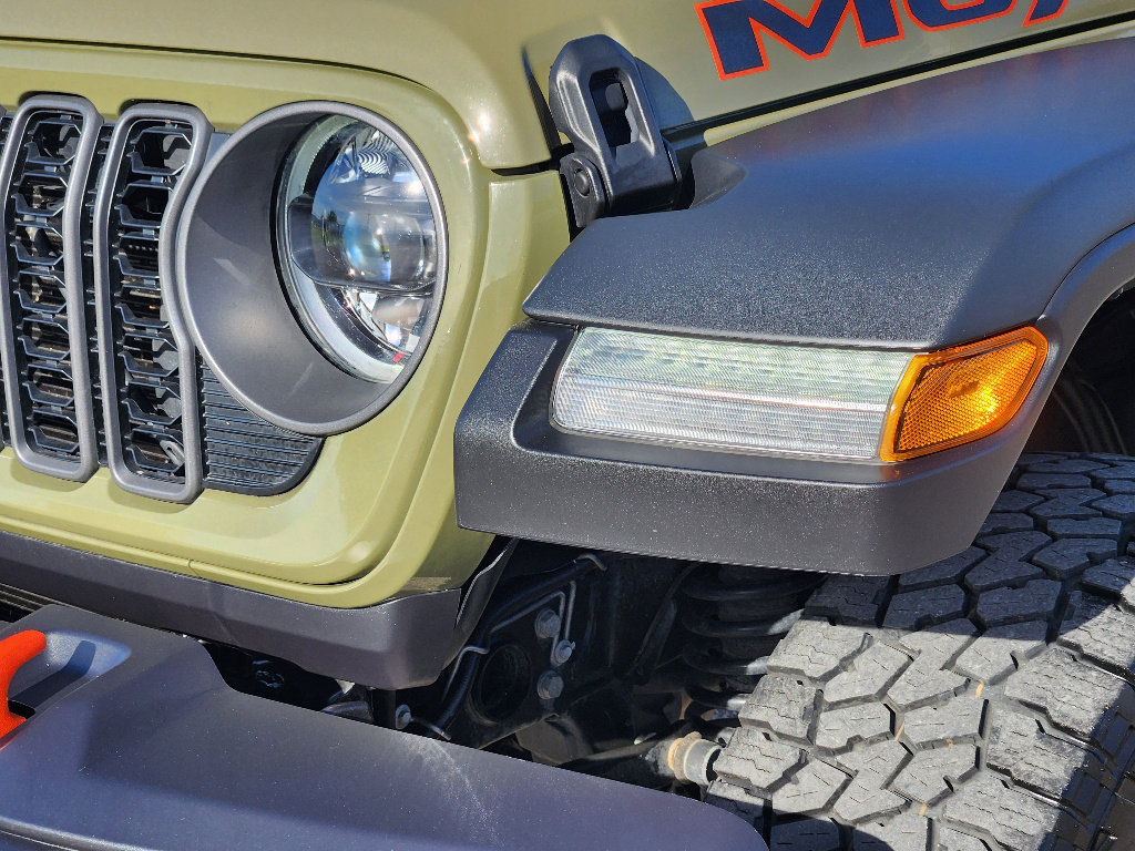 Used 2025 Jeep Gladiator Mojave w/ Convenience Group image 8