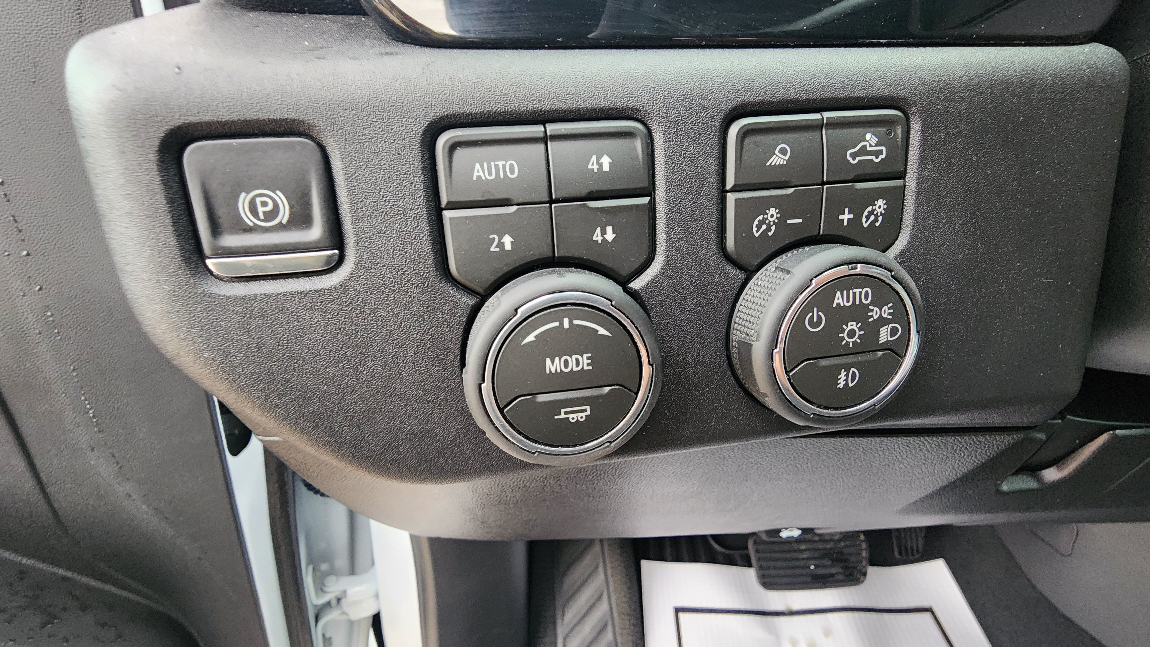 Used 2026 Chevrolet Silverado 3500 LTZ w/ LTZ Convenience Package AWD/4WD image 12