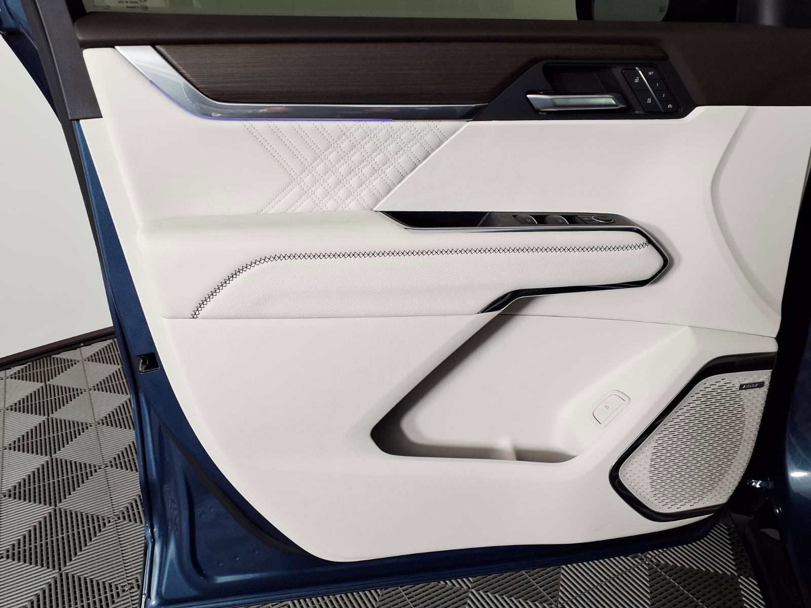 Used 2026 GMC Acadia Denali image 17