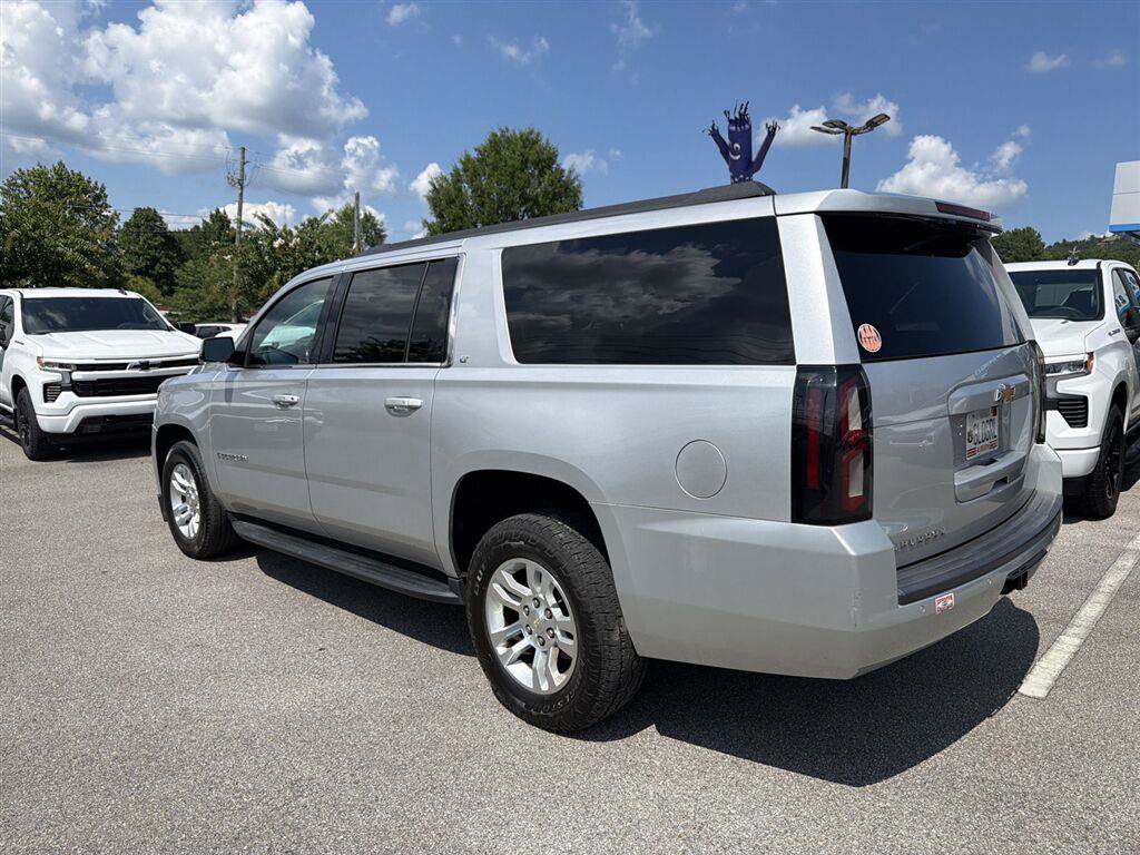 Used 2020 Chevrolet Suburban LT RWD image 3